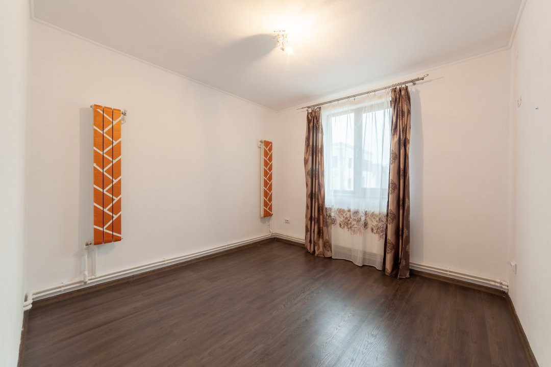 Apartament cu 4 camere, garaj și panouri fotovoltaice – Bradu- 5 min de Pitesti!