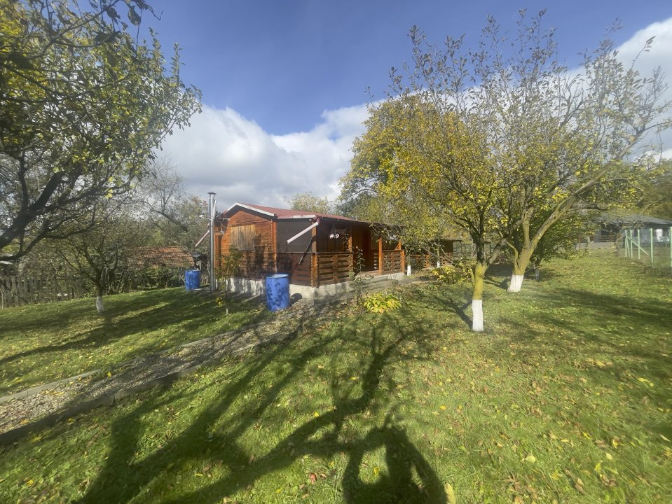 Retreat natural in Breaza – teren 1140 mp cu 3 casute din lemn