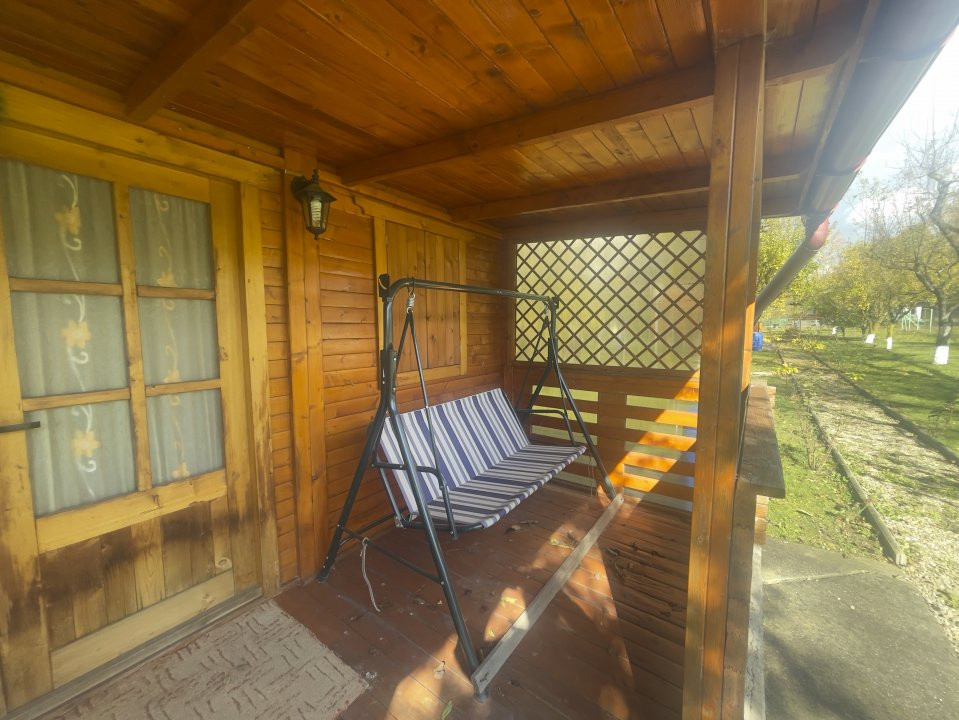 Retreat natural in Breaza – teren 1140 mp cu 3 casute din lemn
