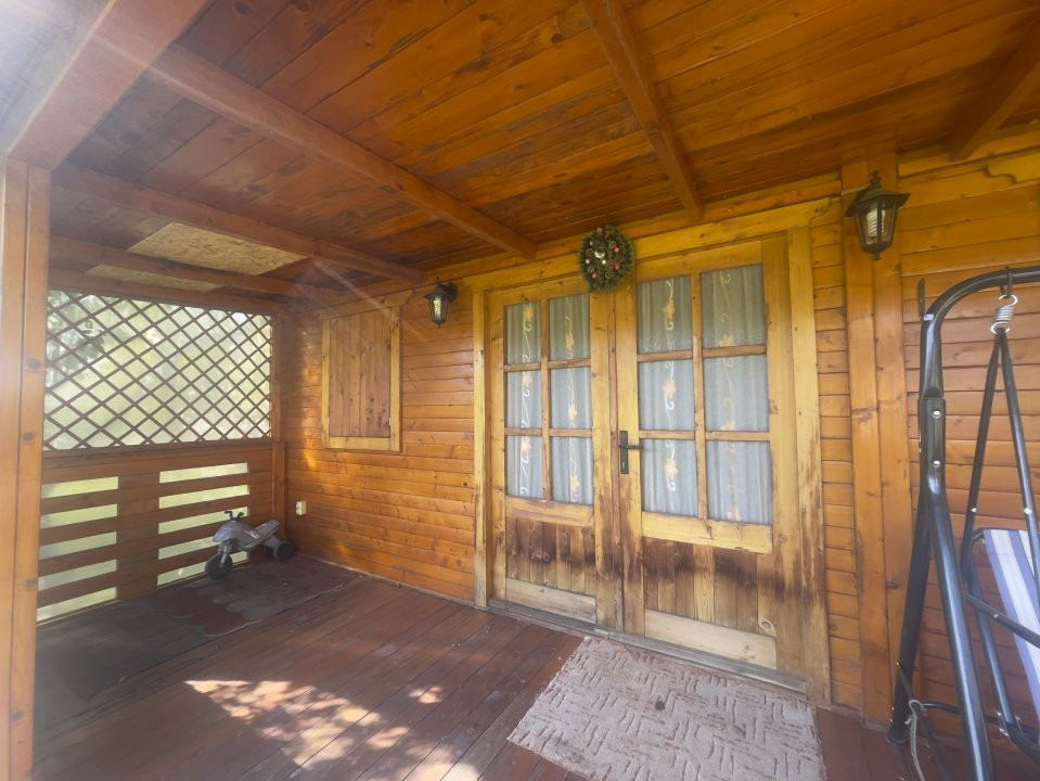 Retreat natural in Breaza – teren 1140 mp cu 3 casute din lemn