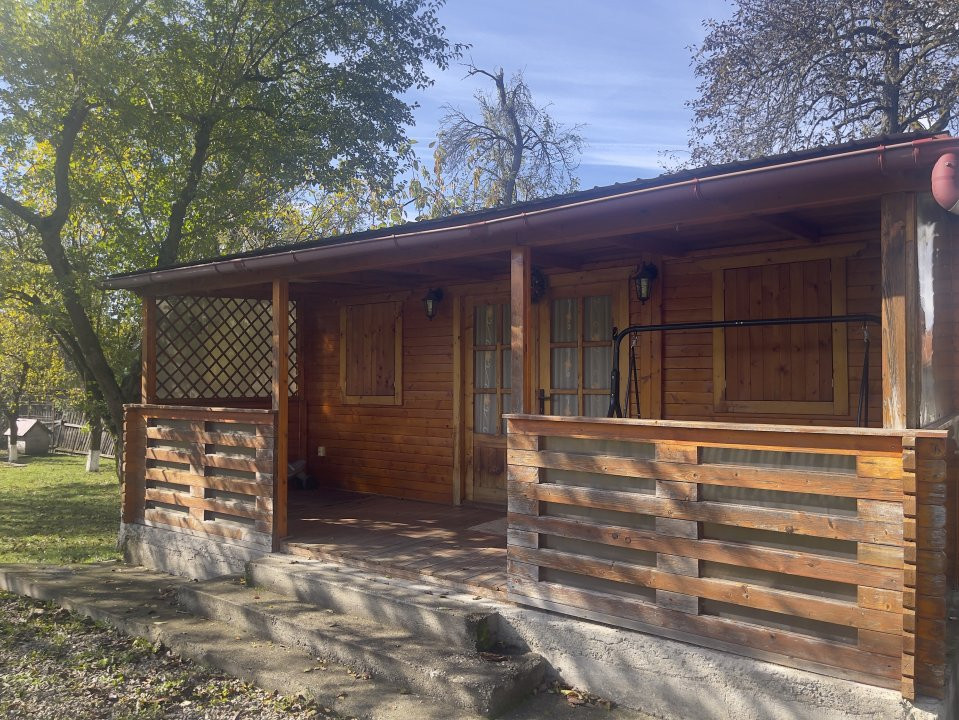 Retreat natural in Breaza – teren 1140 mp cu 3 casute din lemn