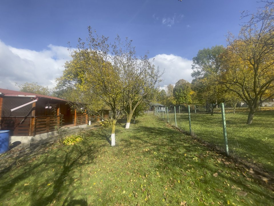 Retreat natural in Breaza – teren 1140 mp cu 3 casute din lemn