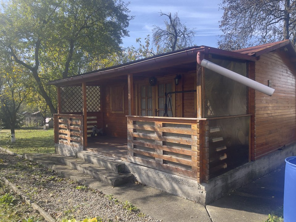 Retreat natural in Breaza – teren 1140 mp cu 3 casute din lemn