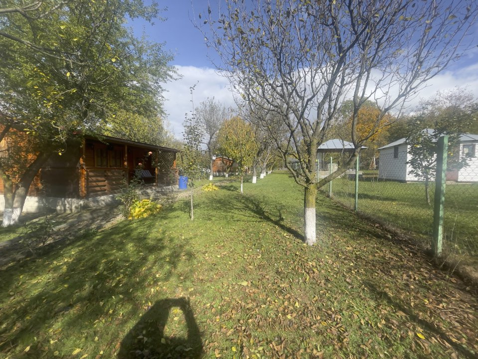 Retreat natural in Breaza – teren 1140 mp cu 3 casute din lemn