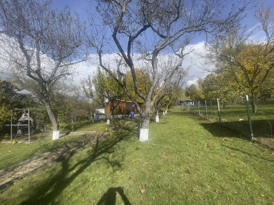 Retreat natural in Breaza – teren 1140 mp cu 3 casute din lemn