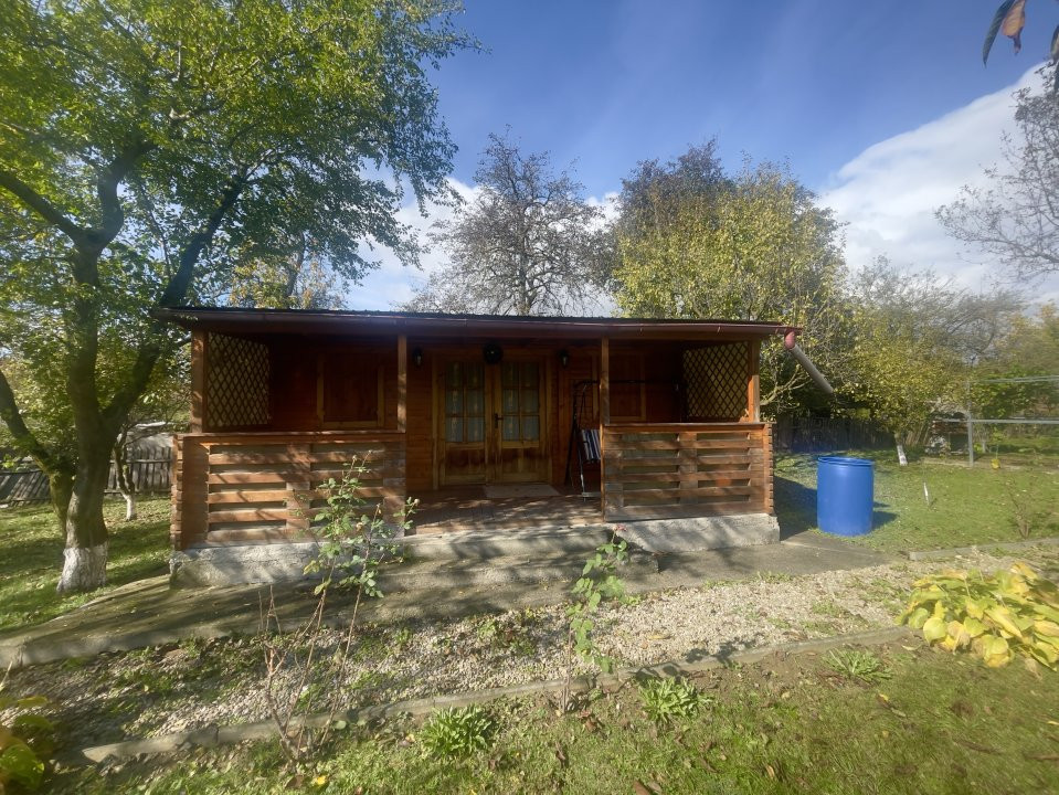 Retreat natural in Breaza – teren 1140 mp cu 3 casute din lemn