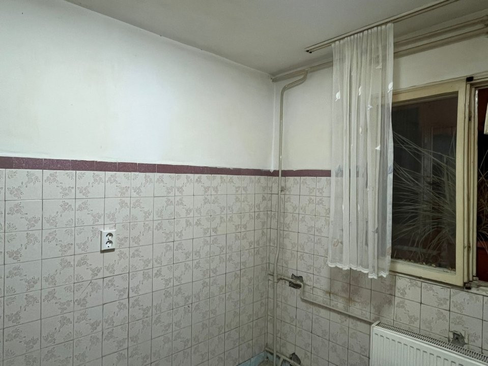 3 camere, de renovat, ultimul etaj Mega Mall Pantelimon