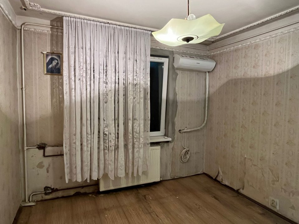 3 camere, de renovat, ultimul etaj Mega Mall Pantelimon