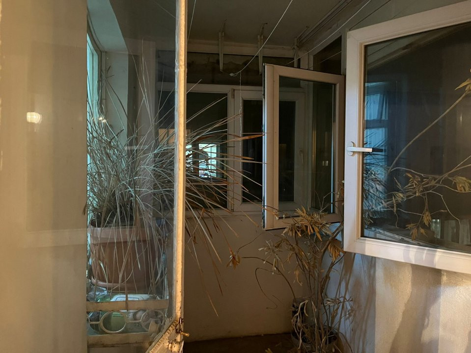 3 camere, de renovat, ultimul etaj Mega Mall Pantelimon