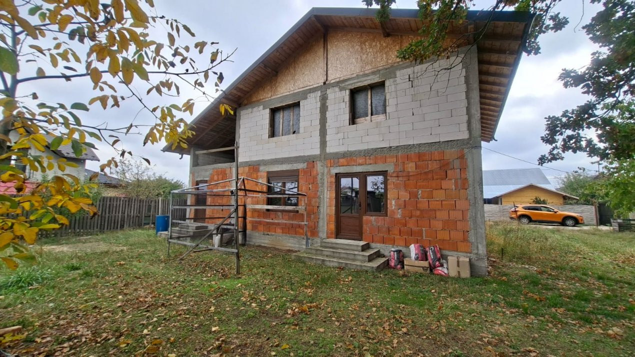 Casă Suseni-Cersani construcție solidă, teren 578 mp, zona superba