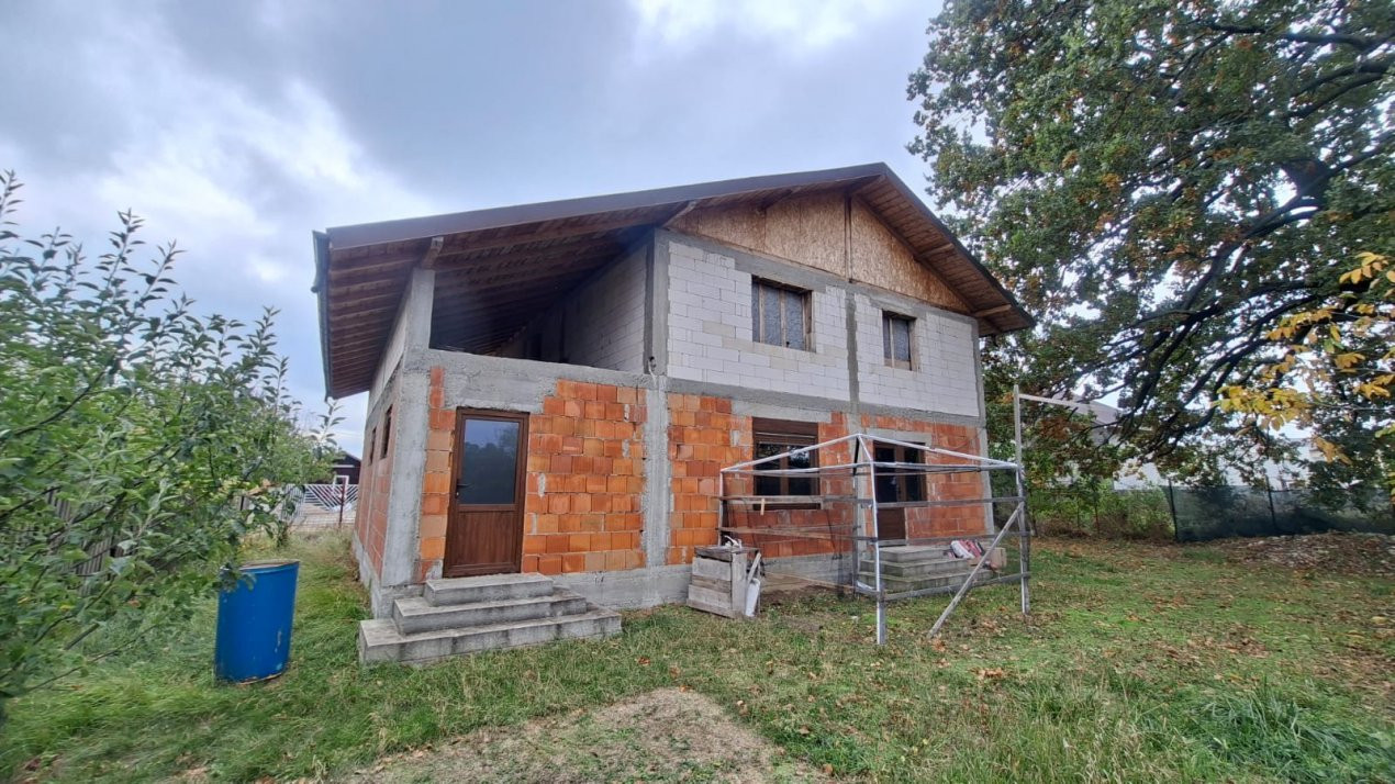 Casă Suseni-Cersani construcție solidă, teren 578 mp, zona superba