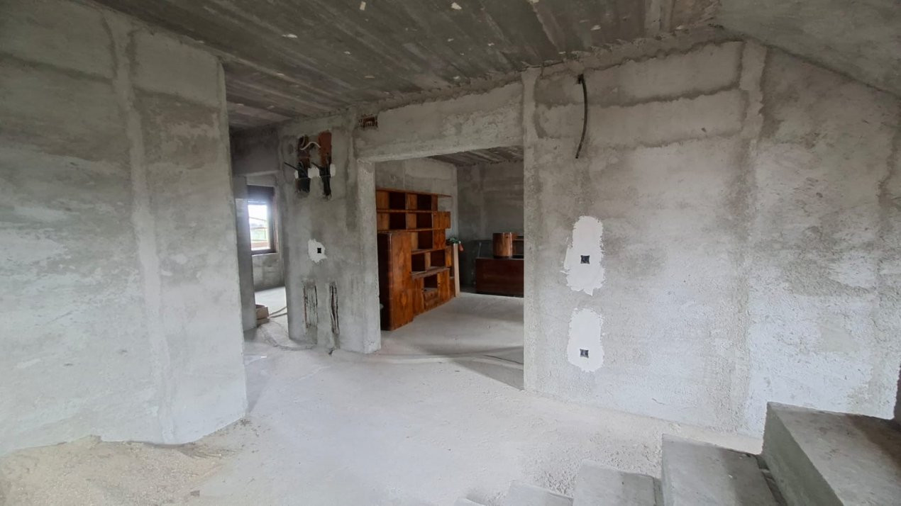 Casă Suseni-Cersani construcție solidă, teren 578 mp, zona superba