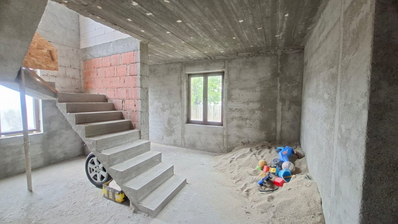 Casă Suseni-Cersani construcție solidă, teren 578 mp, zona superba