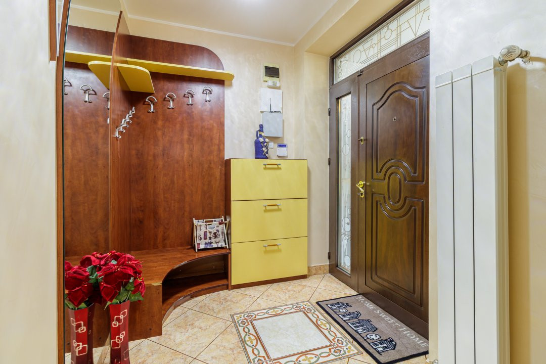 Vilă individuală cu piscină,  garaj dublu • teren 766 mp • Popești-Leordeni