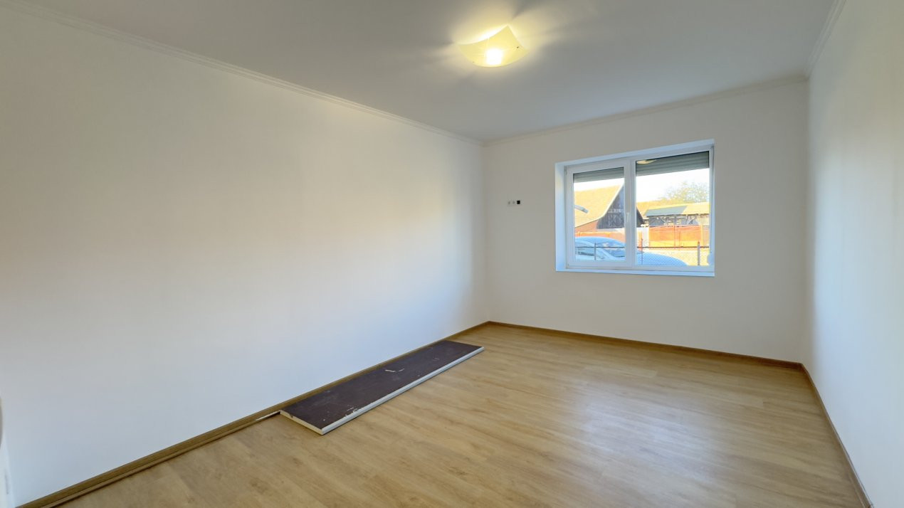 Casă 5 camere, Teren 1079 mp Loc. Cămin Jud. Satu Mare