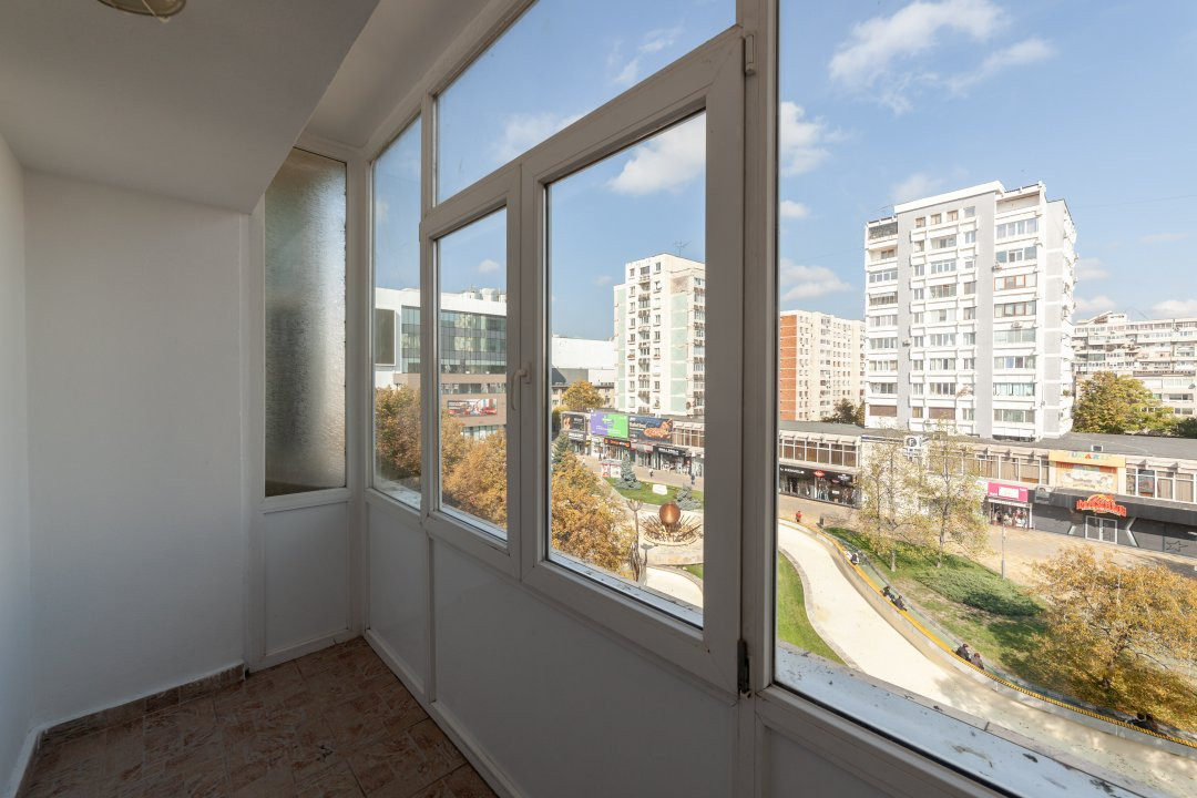 Apartament ultracentral, priveliste superba, 3 camere, 2 balcoane