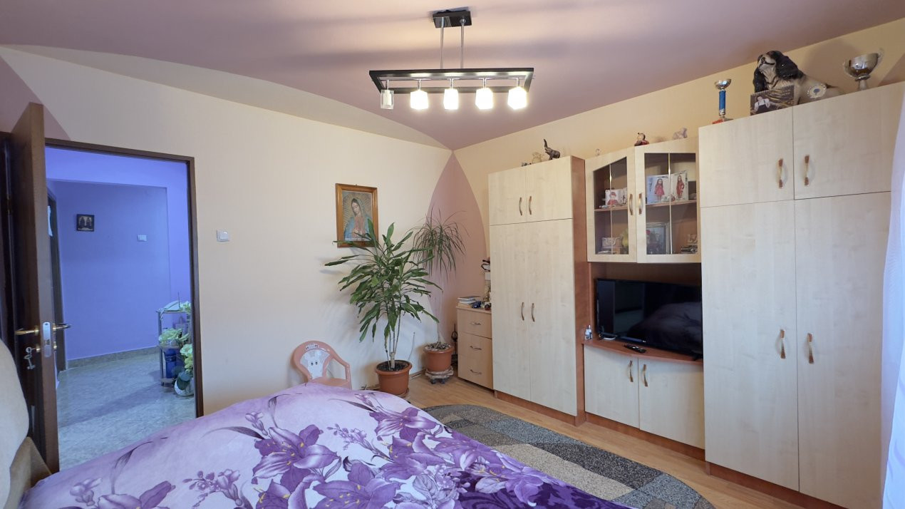Apartament 3 camere MV2 Etaj IV, Str. Octavian Goga - Carei