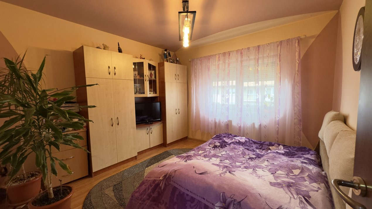 Apartament 3 camere MV2 Etaj IV, Str. Octavian Goga - Carei