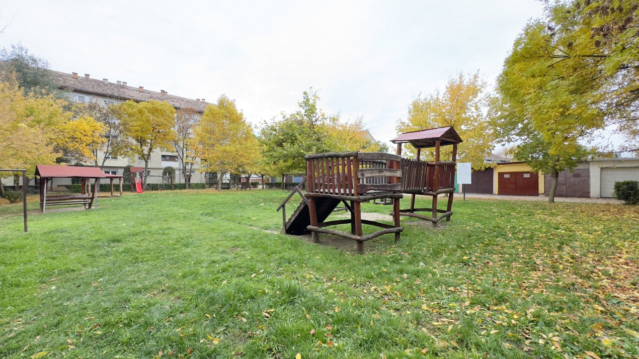 Apartament 3 camere MV2 Etaj IV, Str. Octavian Goga - Carei
