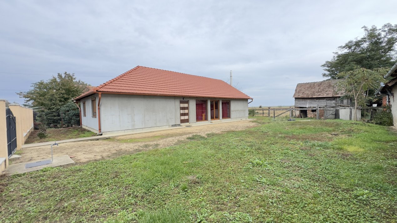 Casă individuală 3 camere, Teren 1439 mp Loc. Berea Jud. Satu Mare