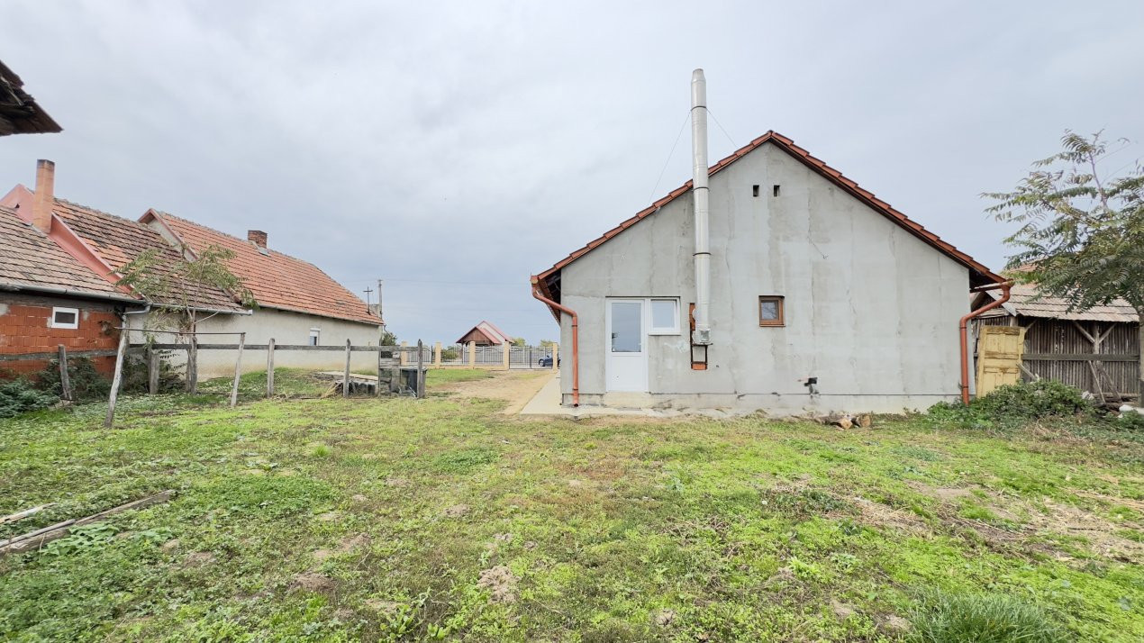 Casă individuală 3 camere, Teren 1439 mp Loc. Berea Jud. Satu Mare