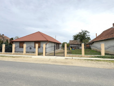 Casă individuală 3 camere, Teren 1439 mp Loc. Berea Jud. Satu Mare