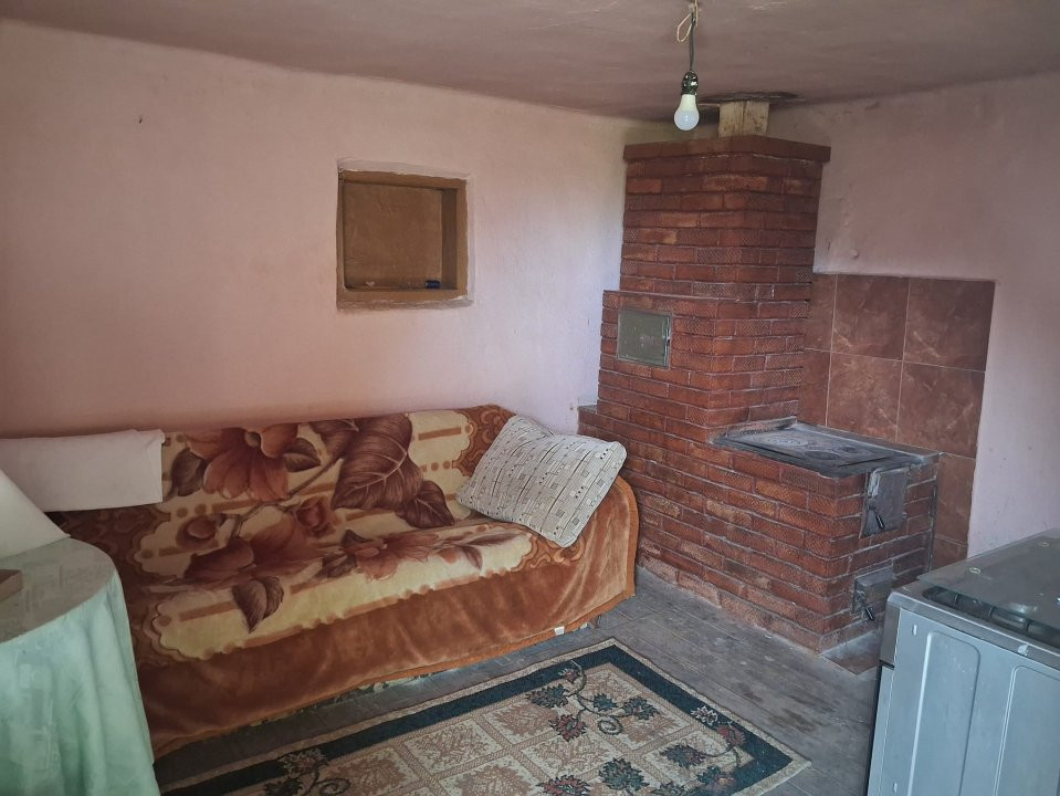 Casă tradițională cu teren generos – Borosteni, Peștișani, jud. Gorj