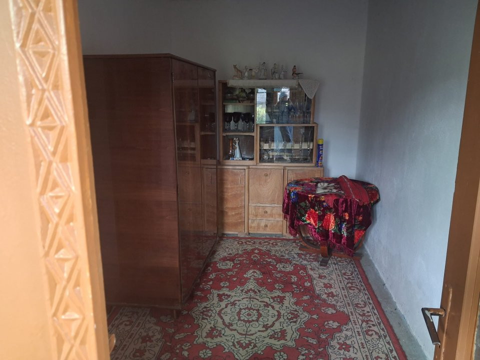 Casă tradițională cu teren generos – Borosteni, Peștișani, jud. Gorj