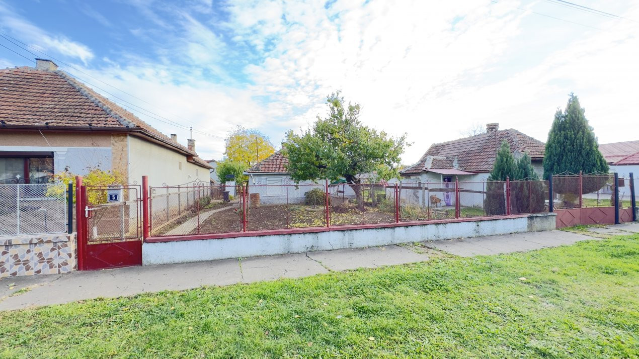 Casă 3 camere, Teren 518 mp Str. Florilor nr.5, Carei -Comision 0% cumpărător