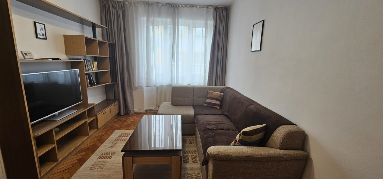 Apartament de inchiriat-zona centrala,Piata Mihai Viteazu