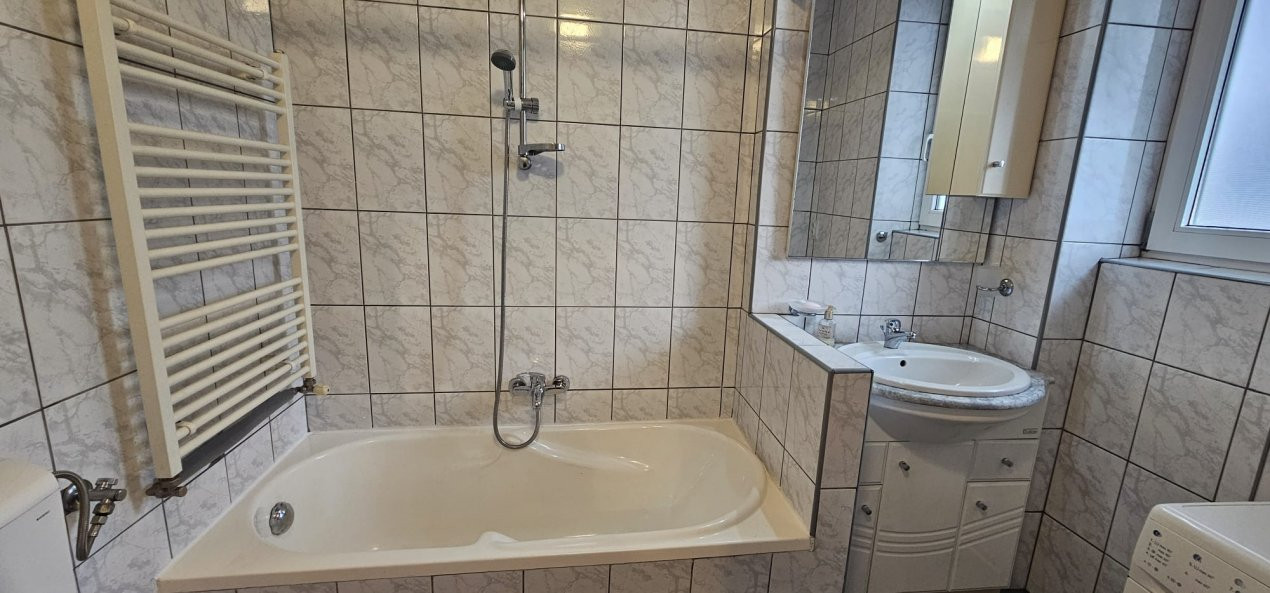 Apartament de inchiriat-zona centrala,Piata Mihai Viteazu