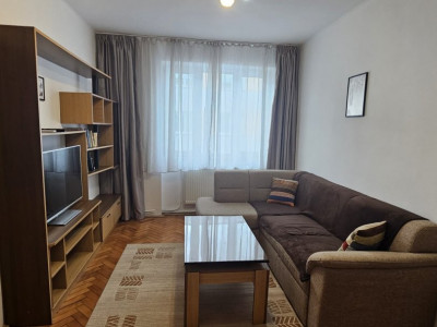 Apartament de inchiriat-zona centrala,Piata Mihai Viteazu