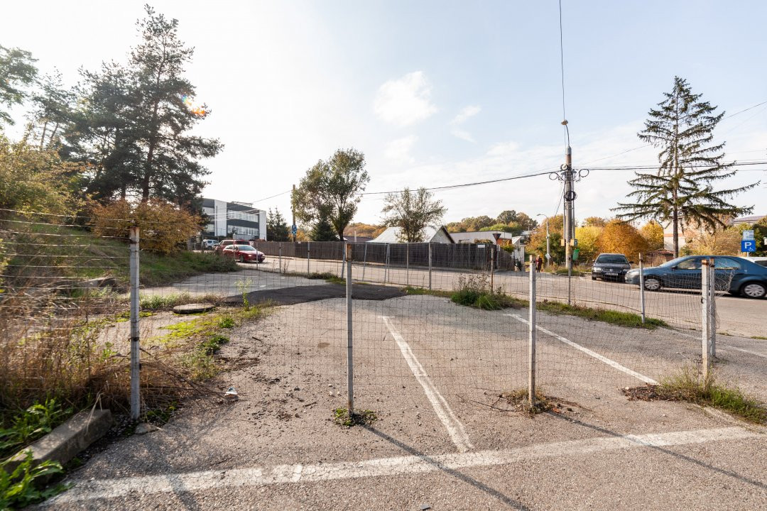 Teren stradal pe colț - Ideal afacere - front stradal mare