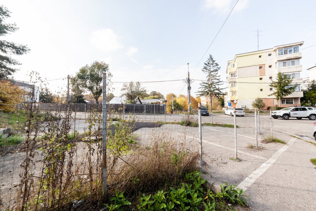 Teren stradal pe colț - Ideal afacere - front stradal mare