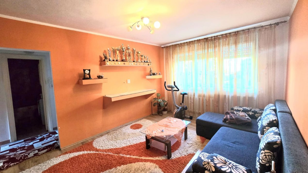 De Închiriat Apartament 3 camere Micro 16