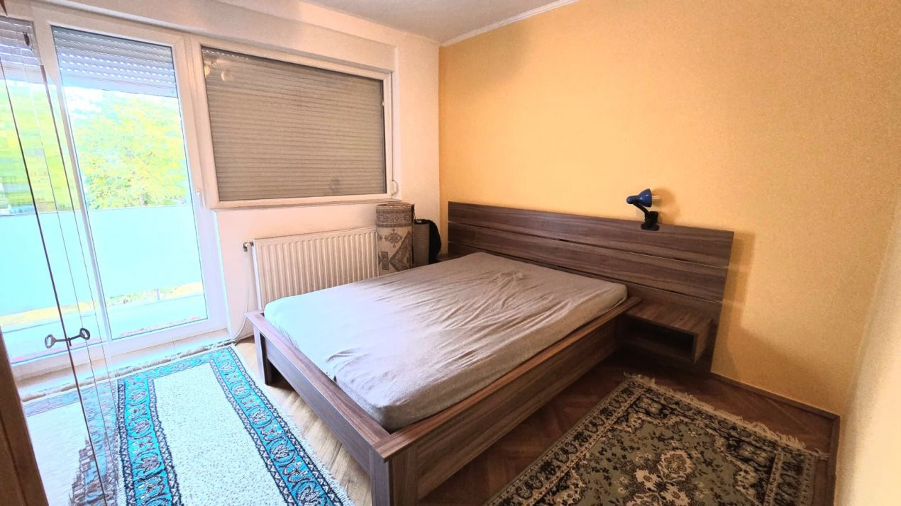 De Închiriat Apartament 3 camere Micro 16
