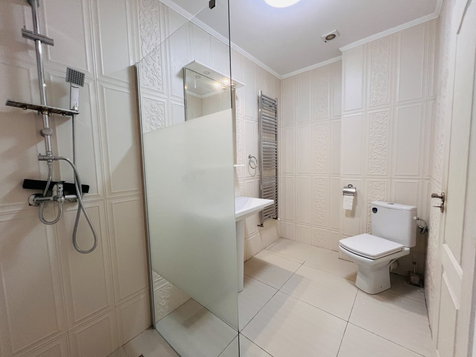 Apartament ultracentral, 2 camere Fratii Golesti-Pitesti