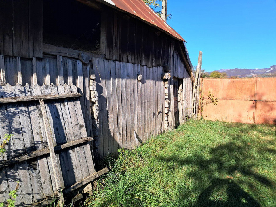 TEREN INTRAVILAN ȘI EXTRAVILAN POLOVRAGI-RACOVIȚA