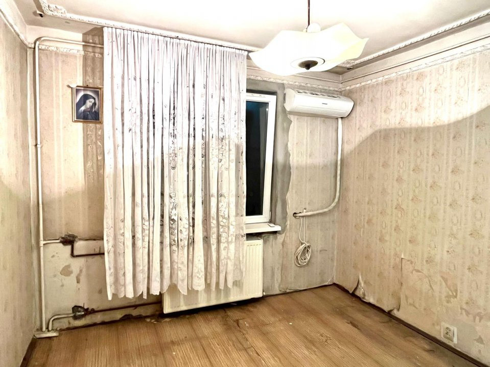 De renovat, 3 camere, 2 bai langa Scoala nr 4