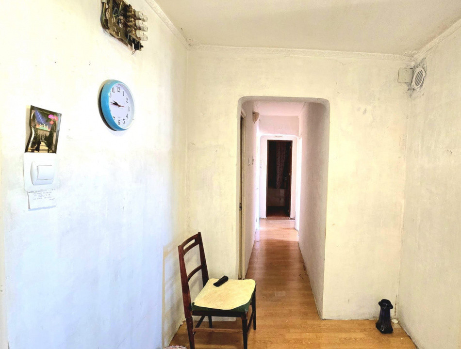 De renovat, 3 camere, 2 bai langa Scoala nr 4