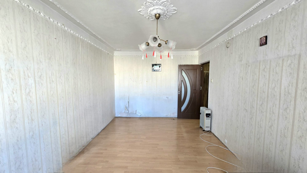 De renovat, 3 camere, 2 bai langa Scoala nr 4