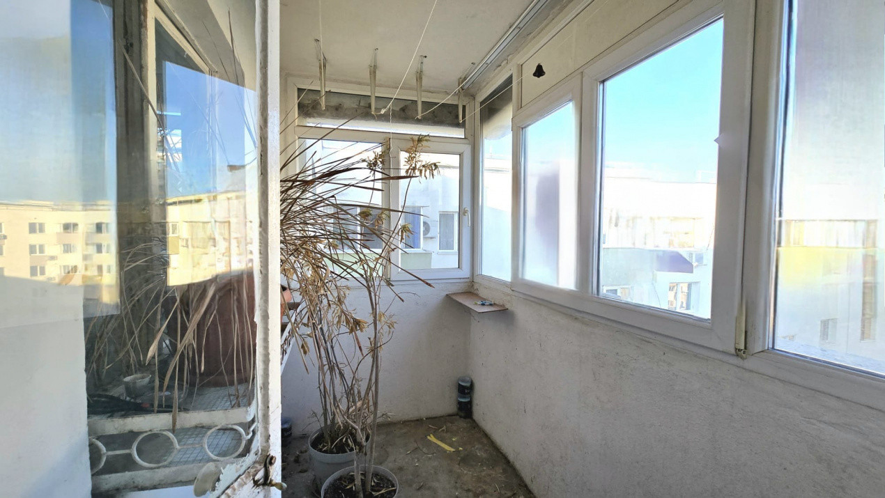 De renovat, 3 camere, 2 bai langa Scoala nr 4