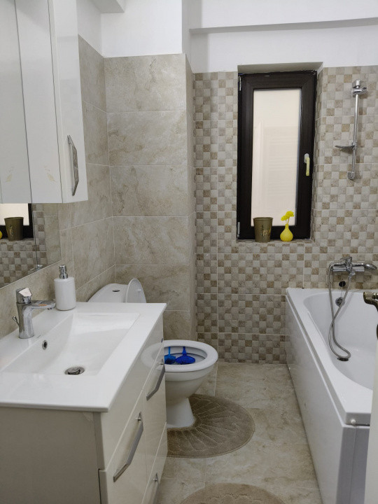 Garsonieră 42 mp de închiriat – zonă ultracentrală Târgu Jiu, ideală birou