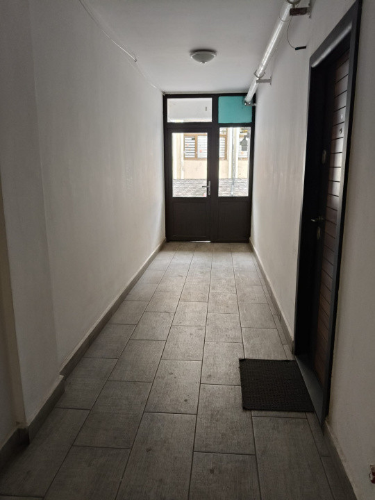 Garsonieră 42 mp de închiriat – zonă ultracentrală Târgu Jiu, ideală birou