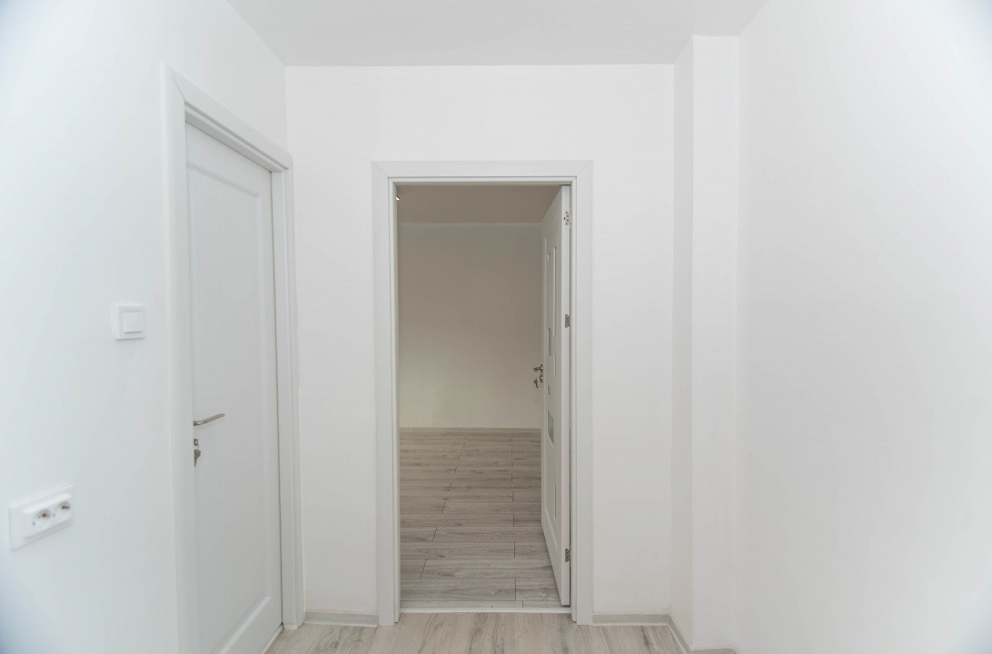 Garsoniera decomandata - renovata - etaj 1 - Gavana 