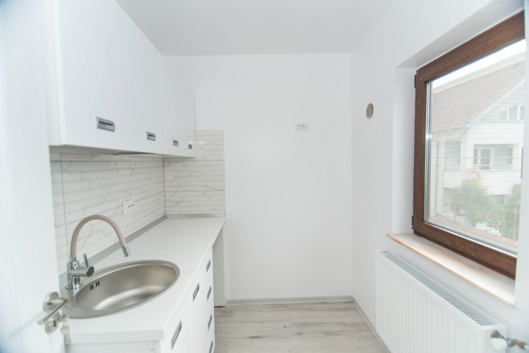 Garsoniera decomandata - renovata - etaj 1 - Gavana 