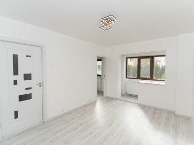 Garsoniera decomandata - renovata - etaj 1 - Gavana 