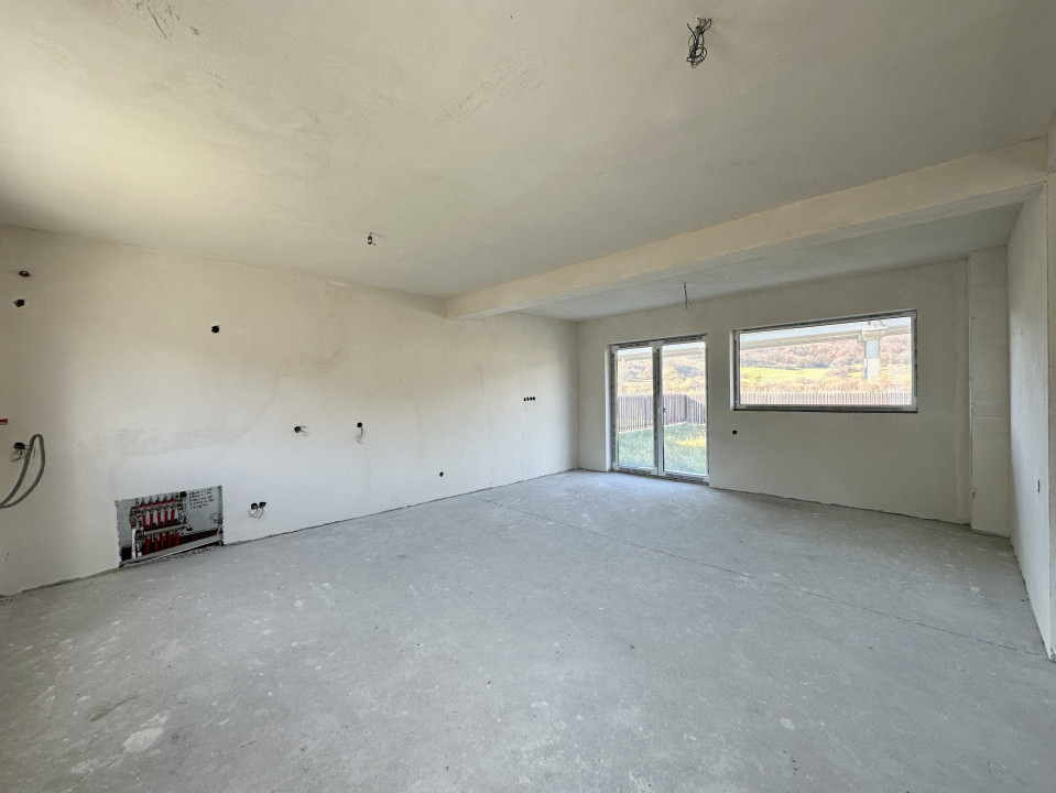 Comision 0. Casa noua Luna de Sus, Floresti