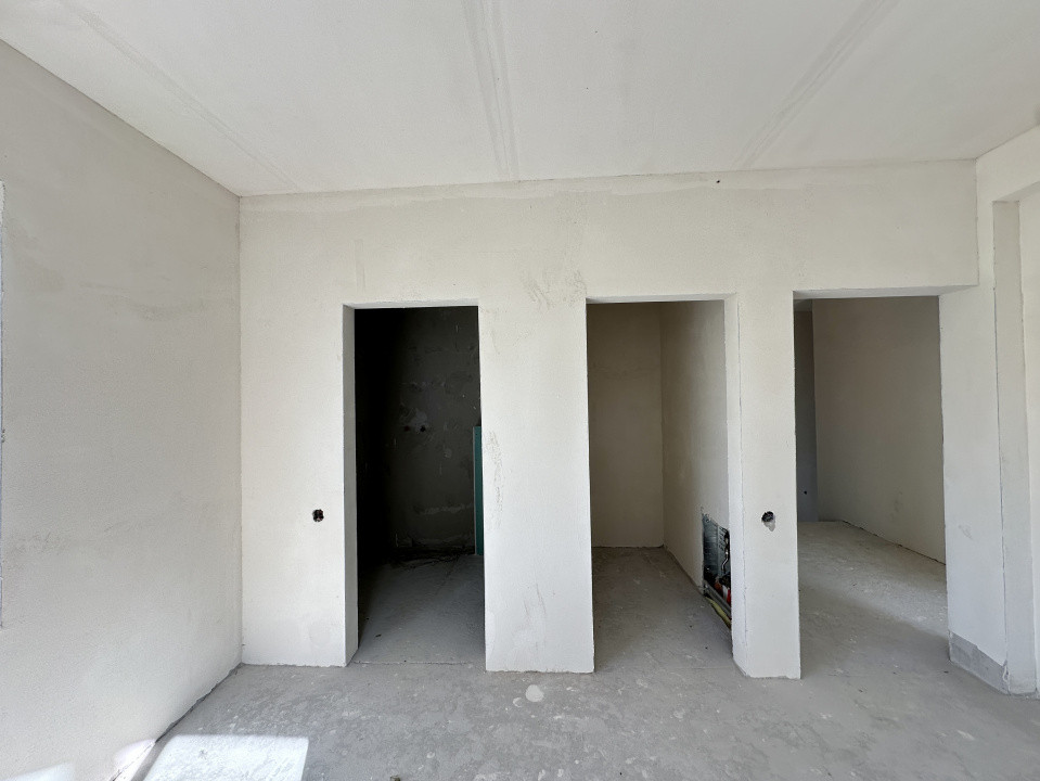 Comision 0. Casa noua Luna de Sus, Floresti