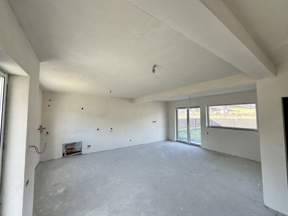 Comision 0. Casa noua Luna de Sus, Floresti